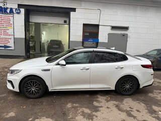 2019 Kia Optima IV Рестайлинг, белый, 1875000 рублей, вид 3