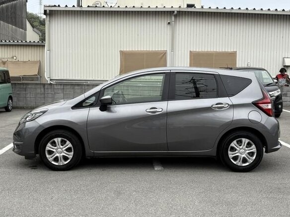2020 Nissan Note II Рестайлинг, серый, 760000 рублей - вид 5