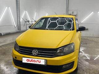 2017 Volkswagen Polo V Рестайлинг, жёлтый, 450000 рублей, вид 1