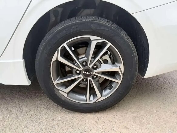2023 Kia K3 II (China Market) Рестайлинг, белый, 1800000 рублей - вид 9