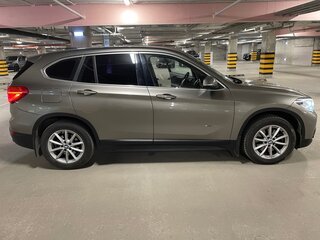 2017 BMW X1 20i xDrive II (F48), серый, 2500000 рублей, вид 4