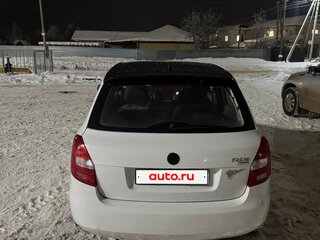 2010 Skoda Fabia II Рестайлинг, белый, 400000 рублей, вид 4
