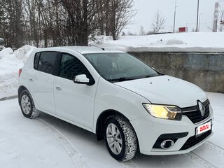 2018 Renault Sandero II Рестайлинг, белый, 800000 рублей, вид 2