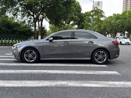 2022 Mercedes-Benz A-Класс 180 IV (W177), серый, 1950000 рублей, вид 2