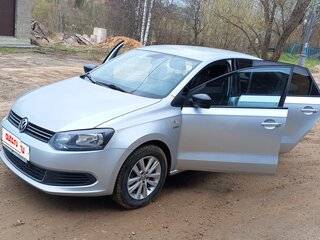 2013 Volkswagen Polo V, серебристый, 699999 рублей, вид 2
