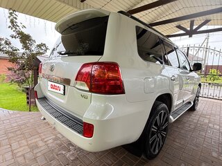 2013 Toyota Land Cruiser 200 Series Рестайлинг 1, белый, 4190000 рублей, вид 5