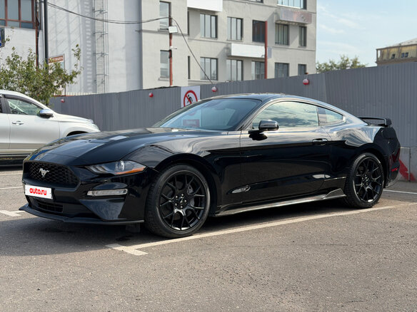 2022 Ford Mustang VI Рестайлинг, чёрный
