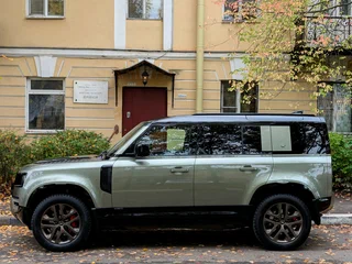 2021 Land Rover Defender 110 II, зелёный, 8340000 рублей, вид 1
