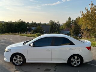 2010 Kia Cerato 4-speed II, белый, 880000 рублей, вид 4