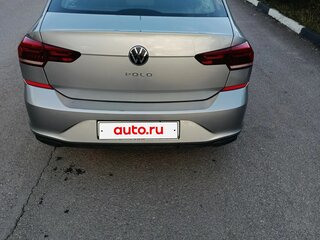 2021 Volkswagen Polo VI, серебристый, 1730000 рублей, вид 2