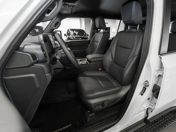 2025 Toyota Land Cruiser Prado 250 Series, белый, 9990000 рублей - вид 8