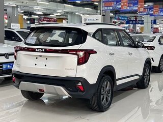 2024 Kia Seltos I Рестайлинг, белый, 1900000 рублей, вид 4