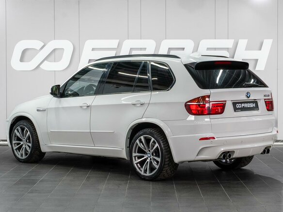 2011 BMW X5 M I (E70), белый - вид 1