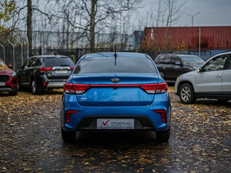 2020 Kia Rio IV Рестайлинг, синий, 1305000 рублей, вид 4