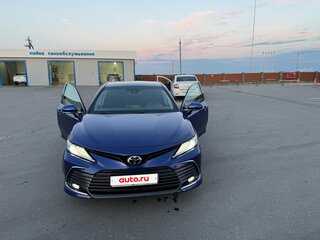 2021 Toyota Camry VIII (XV70) Рестайлинг, синий, 3150000 рублей, вид 3