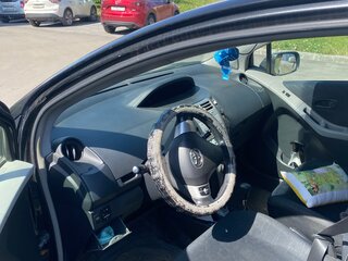 2007 Toyota Yaris II, чёрный, 450000 рублей, вид 3