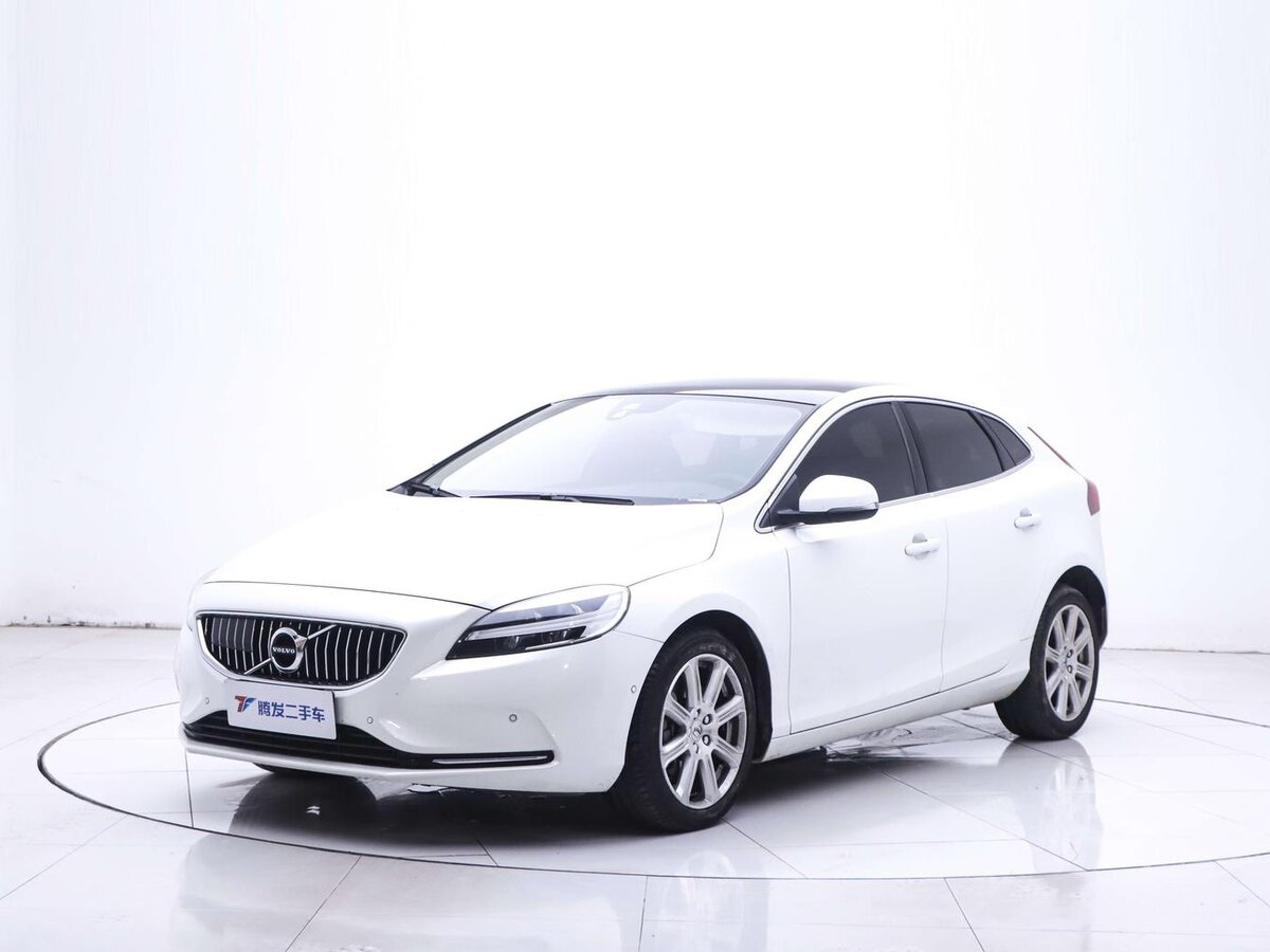 Открыть фотографии: Volvo V40 II Рестайлинг