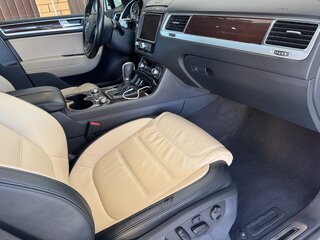 2016 Volkswagen Touareg II Рестайлинг, белый, 3999999 рублей, вид 5