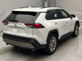 2024 Toyota RAV4 V (XA50), белый, 4300000 рублей, вид 4