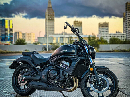 2021 Kawasaki EN650 Vulcan S, чёрный, 880000 рублей, вид 2