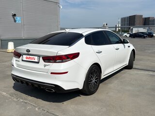 2019 Kia Optima IV Рестайлинг, белый, 1800000 рублей, вид 3