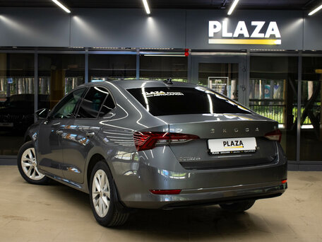 2021 Skoda Octavia IV (A8), серый, 2350000 рублей, вид 3