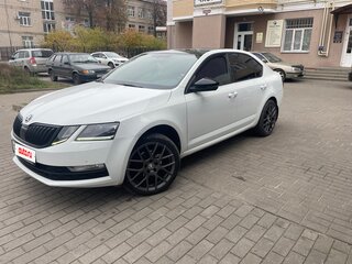 2018 Skoda Octavia III (A7) Рестайлинг, белый, 1600000 рублей, вид 1