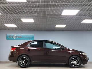2011 Kia Cerato 5-speed II, красный, 537000 рублей, вид 4