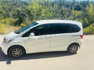 2010 Honda Freed I, белый, 900000 рублей, вид 5