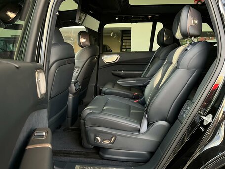 Lynk & Co 900