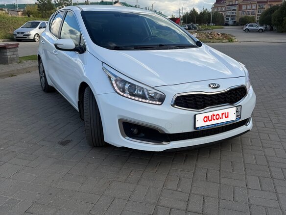 2016 Kia Ceed II Рестайлинг, белый, 1090000 рублей - вид 1