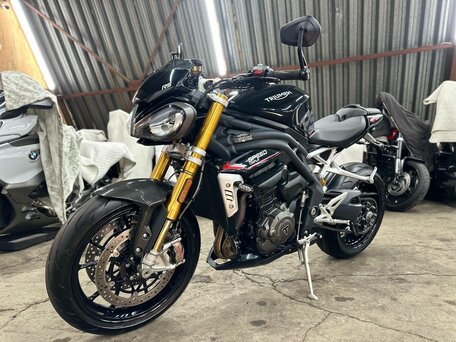 2021 Triumph Speed Triple, чёрный, 1390000 рублей, вид 3