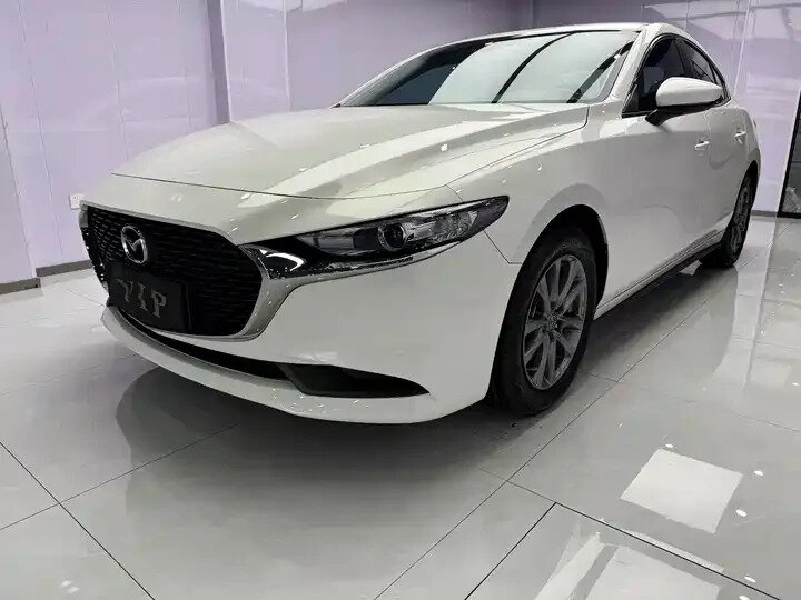 Открыть фотографии: Mazda 3 IV (BP)