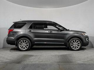 2017 Ford Explorer V Рестайлинг, серый, 2490000 рублей, вид 4