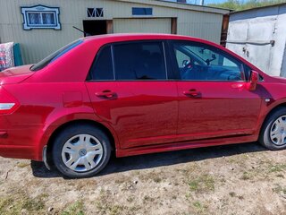 2010 Nissan Tiida I Рестайлинг, красный, 700000 рублей, вид 2