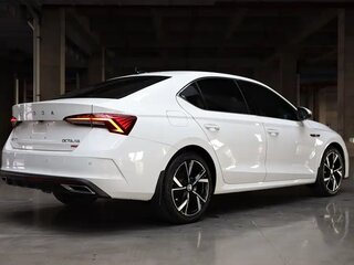 2022 Skoda Octavia IV (A8), белый, 1976000 рублей, вид 5