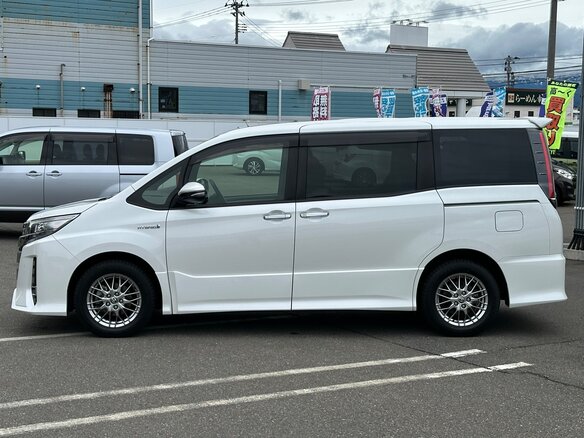 2021 Toyota Noah III (R80) Рестайлинг, белый, 1699000 рублей - вид 7