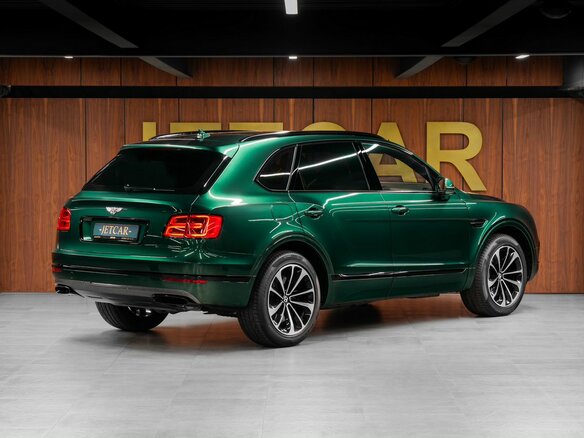 2018 Bentley Bentayga I, зелёный, 14990000 рублей - вид 5