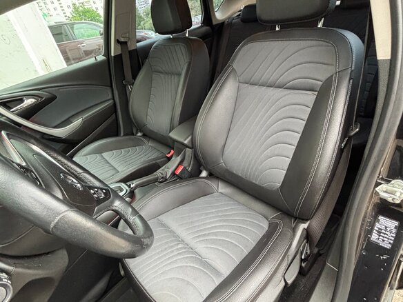2013 Opel Astra J Рестайлинг, чёрный, 900000 рублей - вид 13