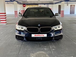 2019 BMW 5 серии M550d xDrive VII (G30/G31/G38), чёрный, 4500000 рублей, вид 3