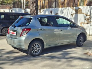 2013 Toyota Vitz III (XP130), серый, 668700 рублей, вид 4