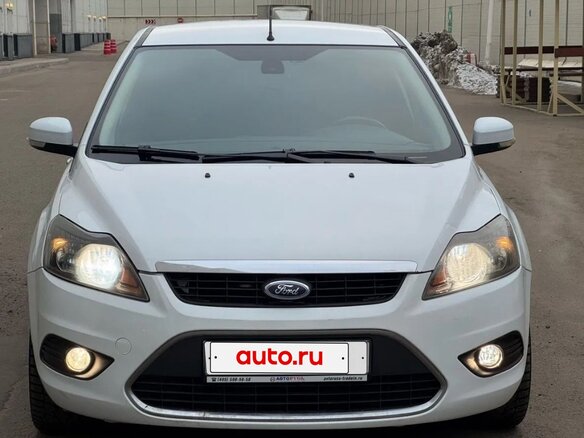 2011 Ford Focus II Рестайлинг, белый, 600000 рублей - вид 1