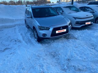 2009 Mitsubishi Outlander II Рестайлинг, серебристый, 800000 рублей, вид 3