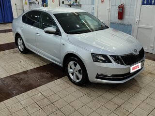 2018 Skoda Octavia III (A7) Рестайлинг, серебристый, 2000000 рублей, вид 2