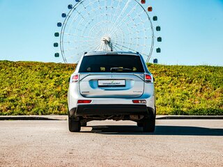 2014 Mitsubishi Outlander III, серебристый, 1240000 рублей, вид 4