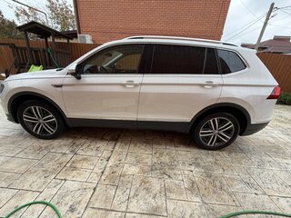 2020 Volkswagen Tiguan Allspace II, белый, 3300000 рублей, вид 2