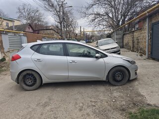 2017 Kia Ceed II Рестайлинг, серебристый, 1100000 рублей, вид 2