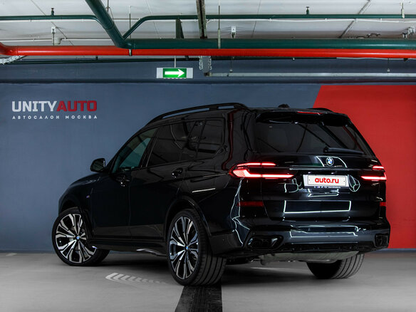 2026 BMW X7 40i I (G07) Рестайлинг, чёрный - вид 2