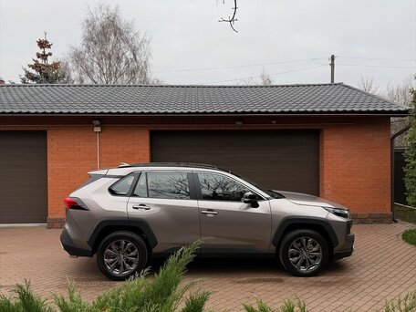 2024 Toyota RAV4 V (XA50), коричневый, 3500505 рублей, вид 3
