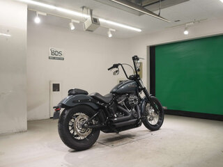 2020 Harley-Davidson Street Bob, чёрный, 1100000 рублей, вид 5